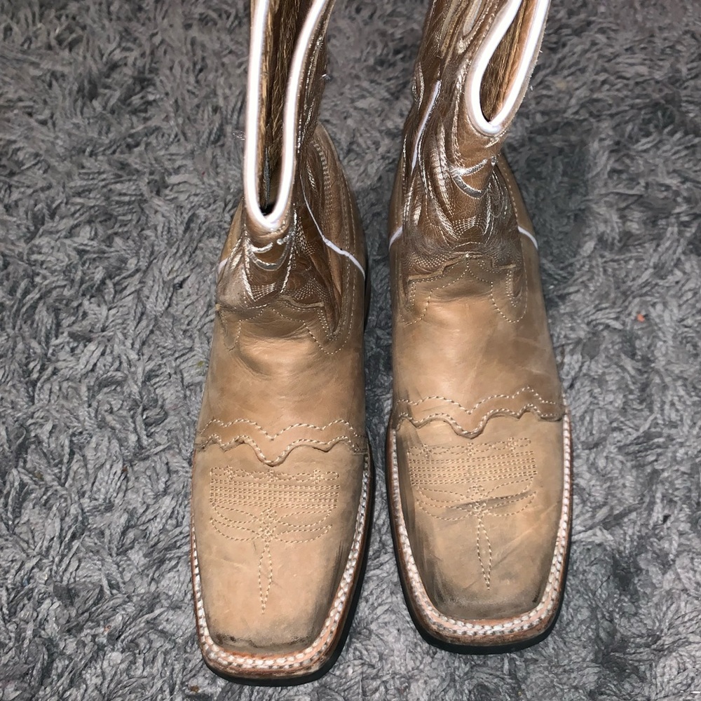 Boy boots